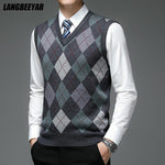 New Autum Fashion Designer Brand Argyle Pullover Diamond Sweater V Neck Knit Vest Men 6% Wool Sleeveless Casual Men Clothing