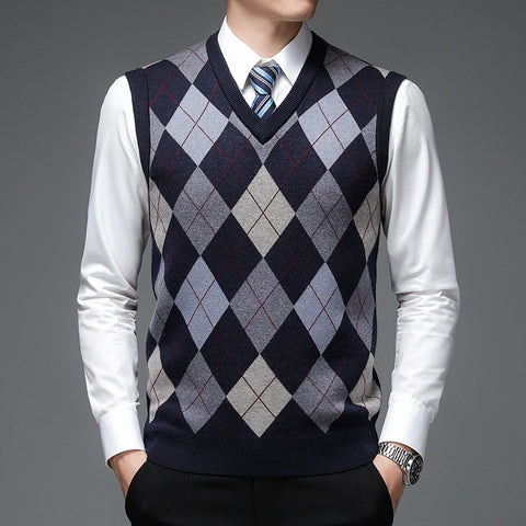 New Autum Fashion Designer Brand Argyle Pullover Diamond Sweater V Neck Knit Vest Men 6% Wool Sleeveless Casual Men Clothing